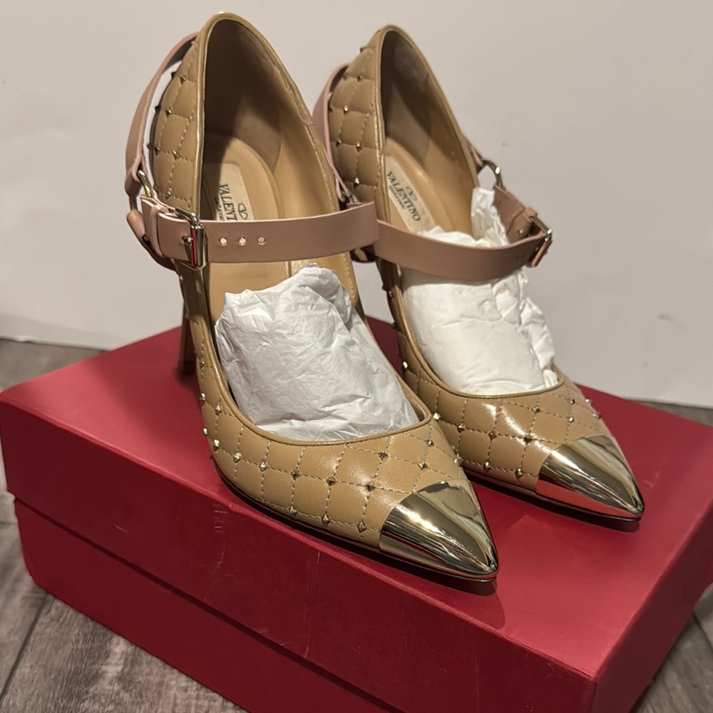 Auth VALENTINO GARAVANI SKIN SORBET (nude/podure) MaryJane Rockstud Heels Sz 39